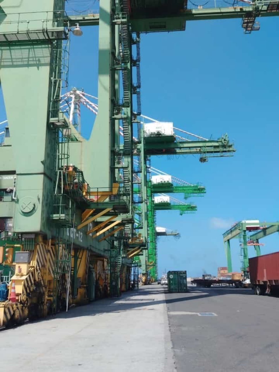 Container loading on ship